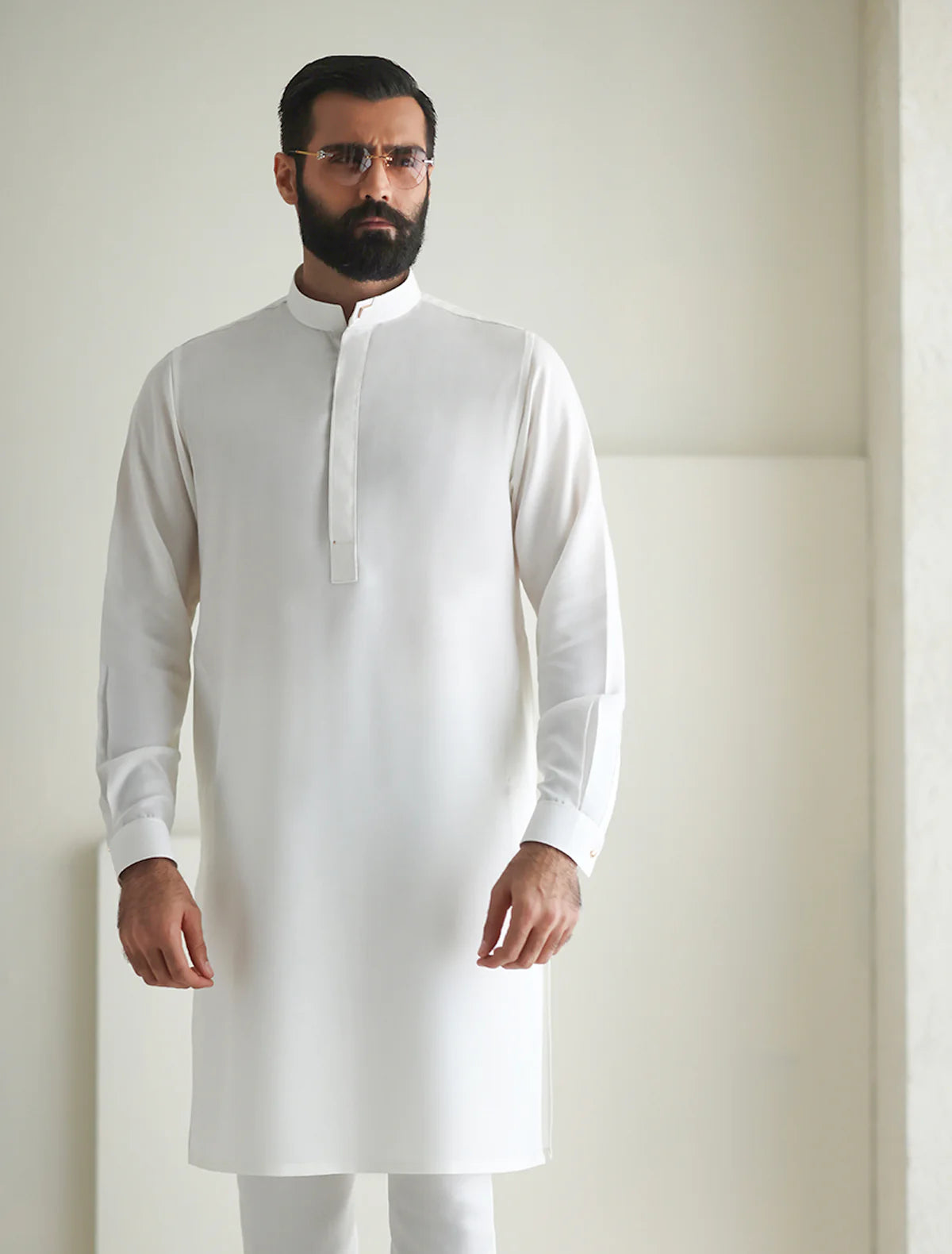 Ismail Farid Off White Kurta Pyjama (DKRT118)