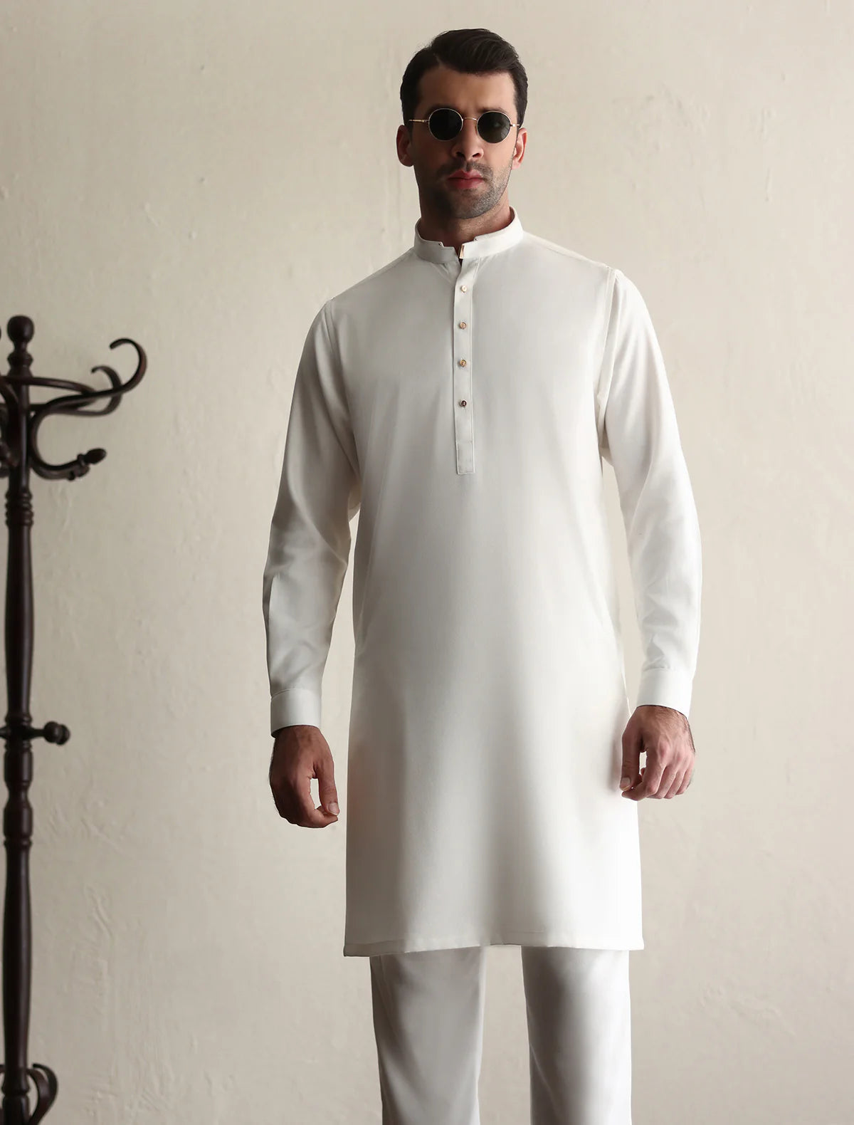 Ismail Farid Off White Kurta Pyjama (DKRT125)