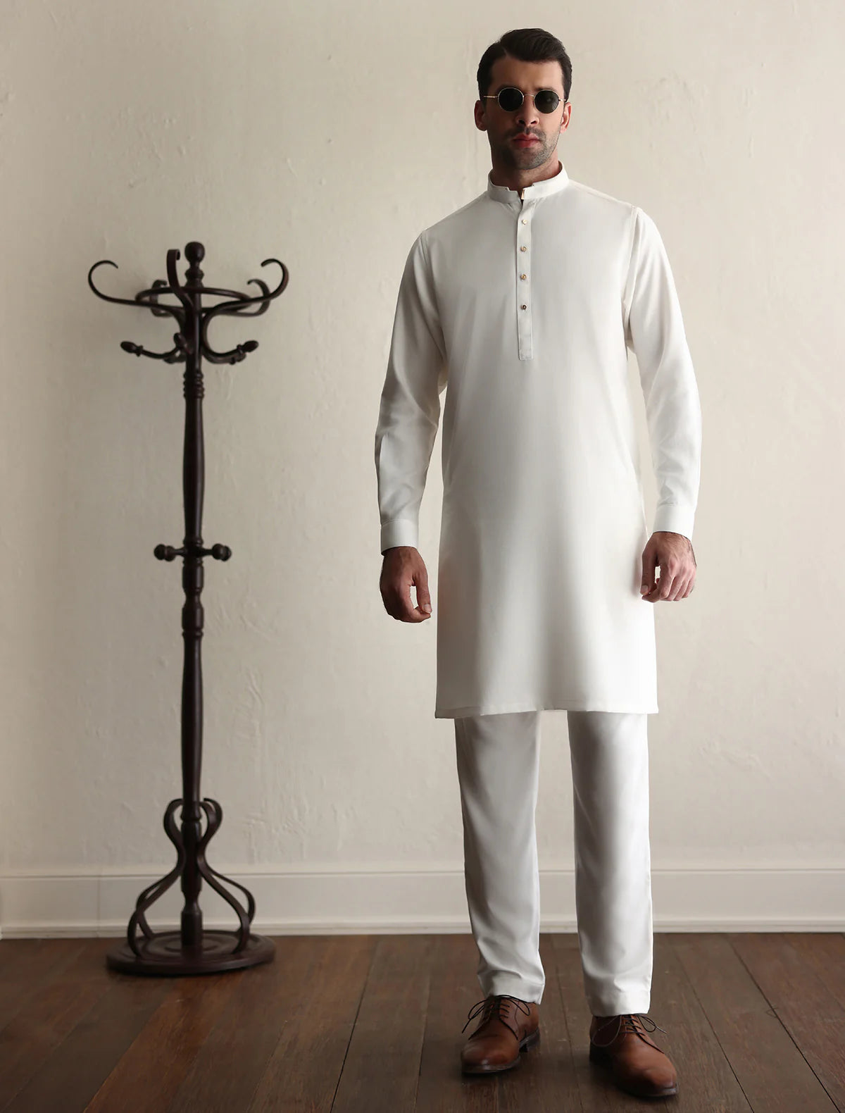 Ismail Farid Off White Kurta Pyjama (DKRT125)