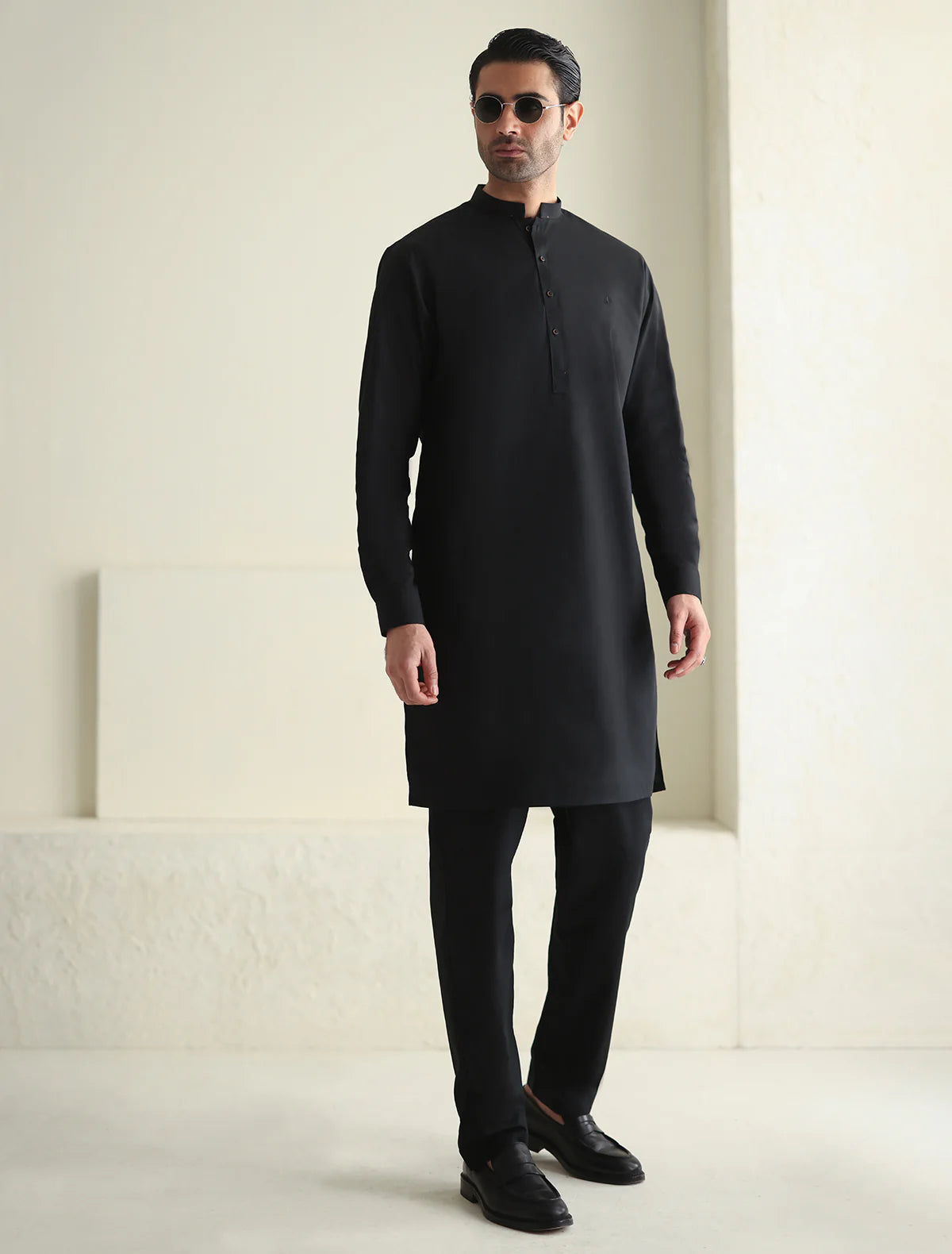 Ismail Farid Black Classic Kurta Pyjama (DKRT113)